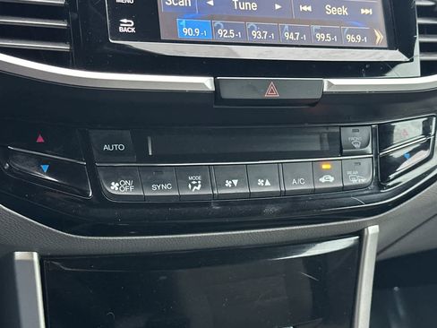 Used 2016 Honda Accord EX image 21