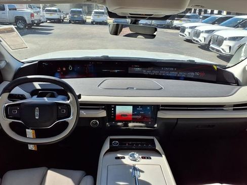 New 2026 Lincoln Navigator L Premier AWD/4WD image 10