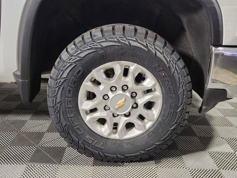 Used 2023 Chevrolet Silverado 2500 LT w/ Convenience Package image 13