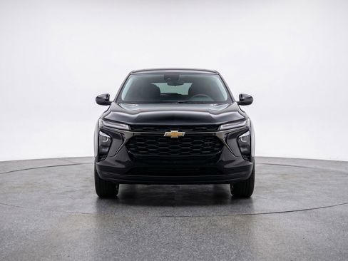 Used 2025 Chevrolet TrailBlazer LT w/ Driver Confidence Package AWD/4WD image 2