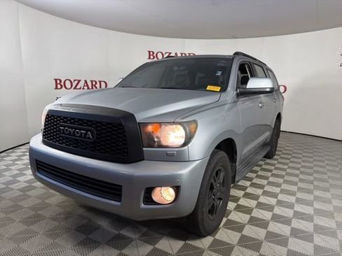 Used 2016 Toyota Sequoia SR5 RWD image 4