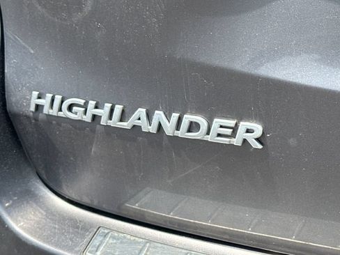 Used 2019 Toyota Highlander SE AWD/4WD image 17