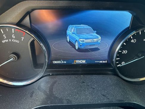 Used 2024 Ford Expedition XLT image 14