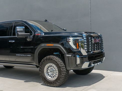 Used 2025 GMC Sierra 2500 Denali w/ Denali Reserve Package AWD/4WD image 42