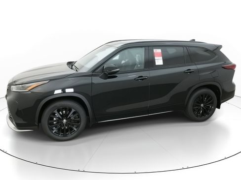 New 2026 Toyota Highlander XSE image 2