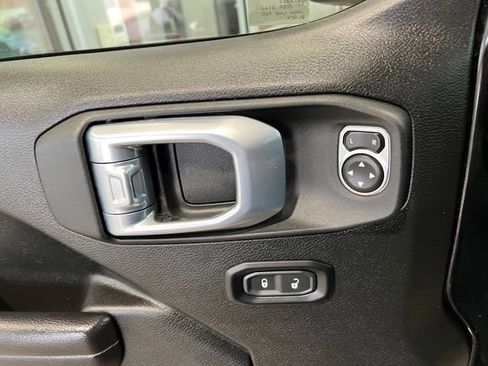 Used 2021 Jeep Gladiator Mojave AWD/4WD image 15