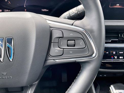 Used 2025 Buick Envista Avenir FWD image 19