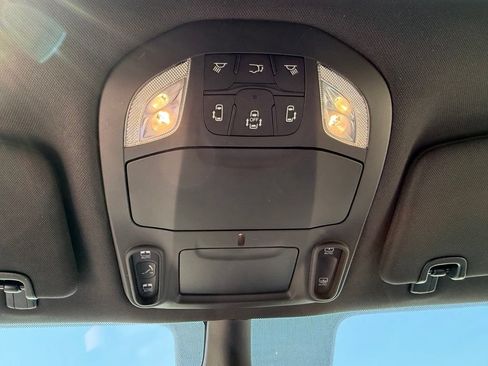 Used 2025 Chrysler Pacifica Limited FWD image 30