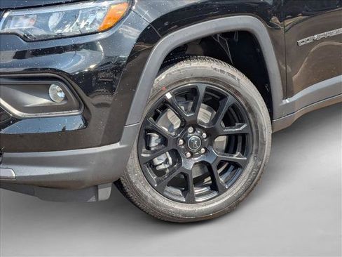 New 2026 Jeep Compass Latitude image 10