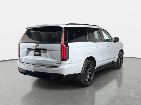 Used 2026 Cadillac Escalade Platinum Sport w/ LPO, Floor Liner Package AWD/4WD image 4