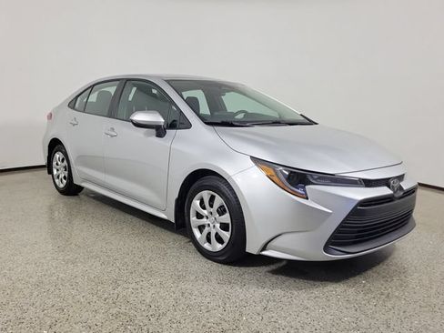 Used 2025 Toyota Corolla LE FWD image 4