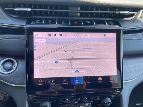 Used 2023 Jeep Grand Cherokee 4WD 4xe w/ Luxury Tech Group II image 28