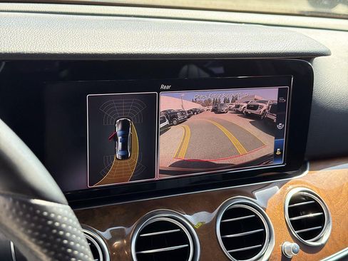 Used 2018 Mercedes-Benz E 300 image 14