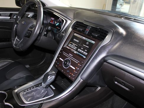 Used 2016 Ford Fusion Titanium FWD image 29