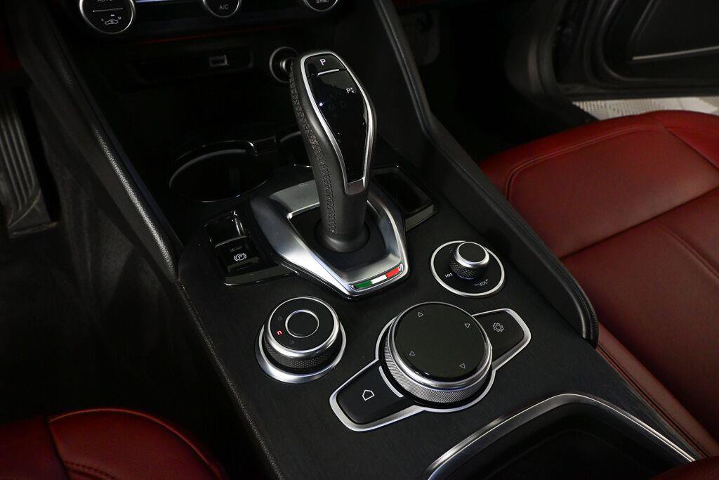 Used 2020 Alfa Romeo Giulia w/ Nero Edizione RWD image 15