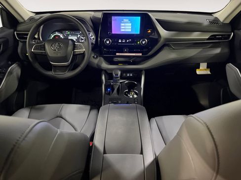 New 2026 Toyota Highlander XLE image 10
