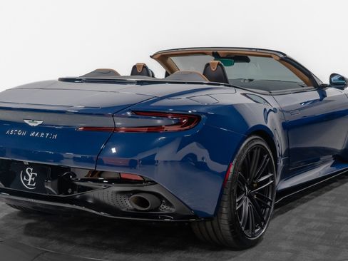 Used 2024 Aston Martin DB12 Convertible image 8