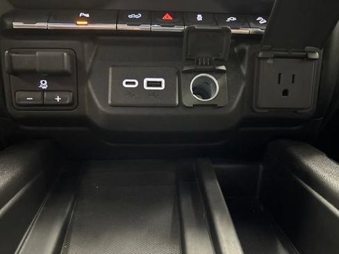 Used 2022 GMC Sierra 1500 AT4 w/ AT4 Premium Package AWD/4WD image 23