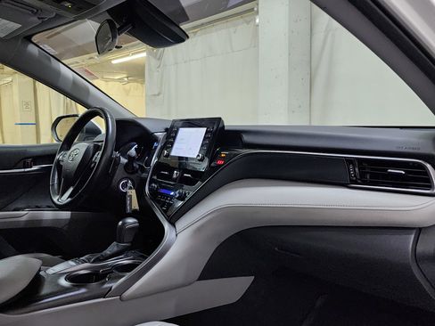 Used 2022 Toyota Camry SE w/ Carpet Mat Package (TMS) image 22