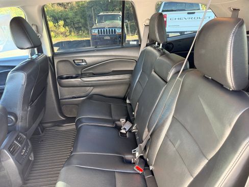 Used 2021 Honda Pilot Special Edition image 11