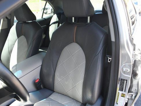 Certified 2018 Toyota Camry XLE FWD image 17