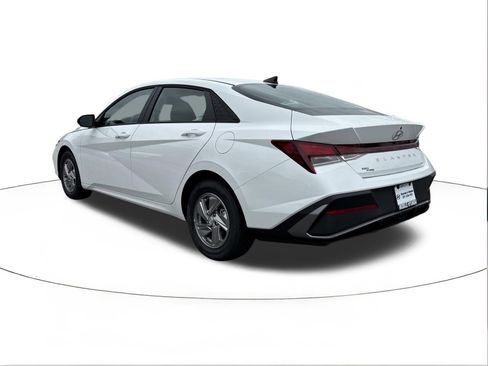 New 2026 Hyundai Elantra SE FWD image 5