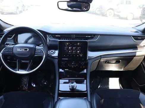 Certified 2022 Jeep Grand Cherokee Altitude image 13