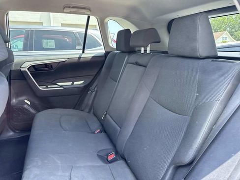 Used 2021 Toyota RAV4 LE AWD/4WD image 15