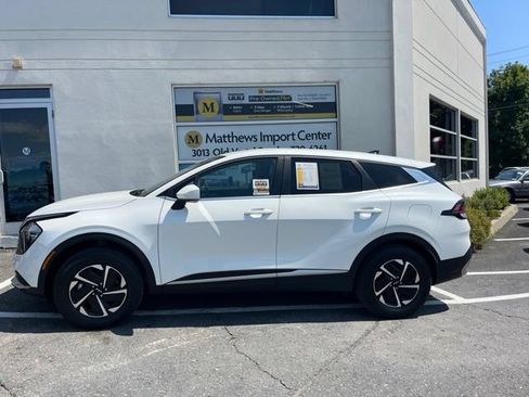 Certified 2023 Kia Sportage LX AWD/4WD image 2