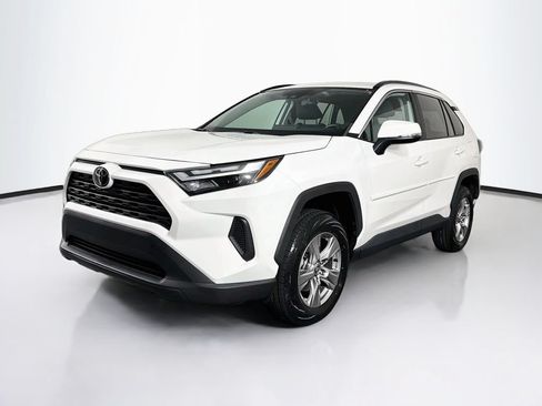 Used 2022 Toyota RAV4 XLE w/ Convenience Package AWD/4WD image 3
