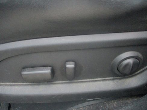 Used 2012 Chevrolet Traverse LT FWD image 28
