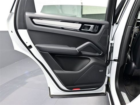 Used 2023 Porsche Cayenne Platinum Edition image 14