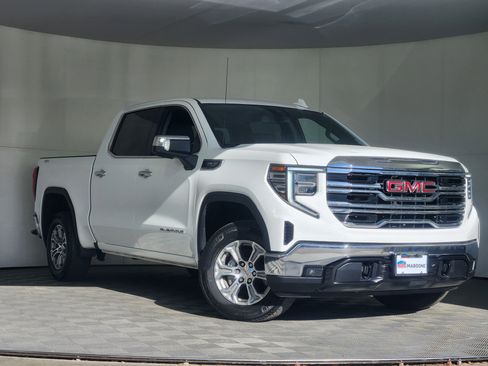 Used 2024 GMC Sierra 1500 SLT image 1