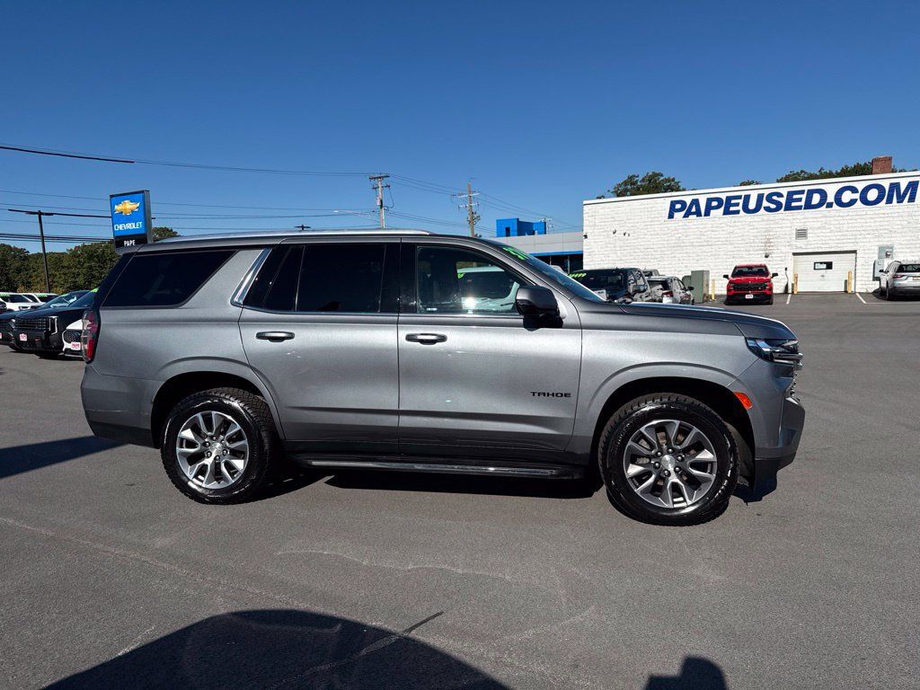 Used 2022 Chevrolet Tahoe LT w/ Luxury Package AWD/4WD image 2