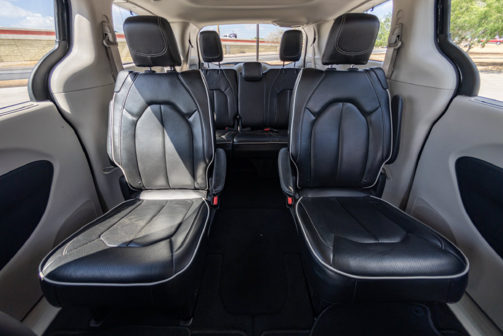 Used 2024 Chrysler Pacifica Limited FWD image 19