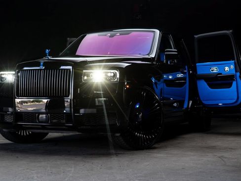 Used 2022 Rolls-Royce Cullinan w/ Cullinan Package AWD/4WD image 2