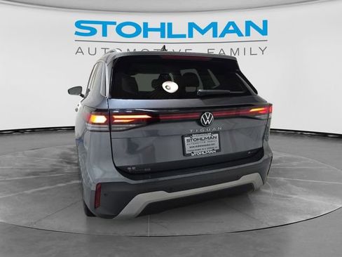 Certified 2025 Volkswagen Tiguan SE AWD/4WD image 10