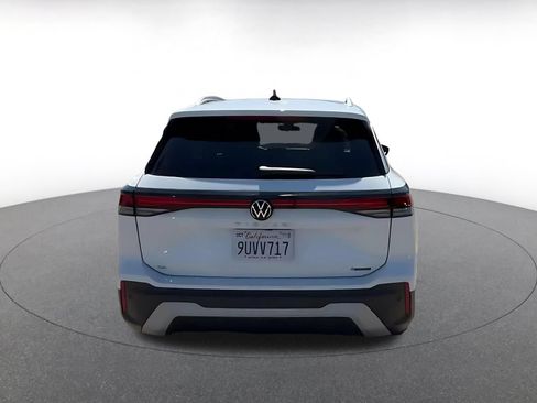 Used 2026 Volkswagen Tiguan SE AWD/4WD image 13