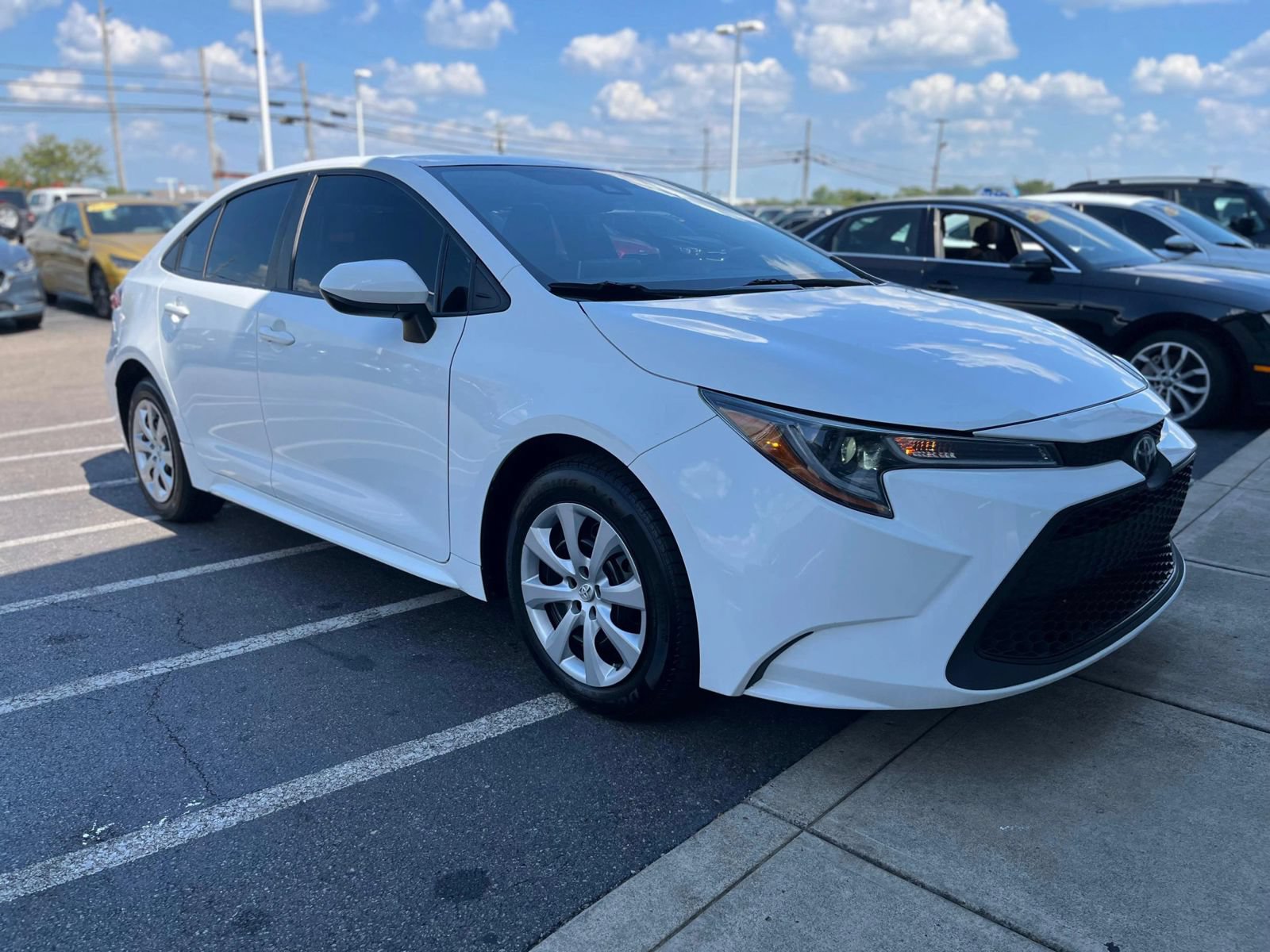 Used 2021 Toyota Corolla LE FWD image 3