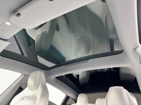 Used 2024 Tesla Model 3 Performance image 12