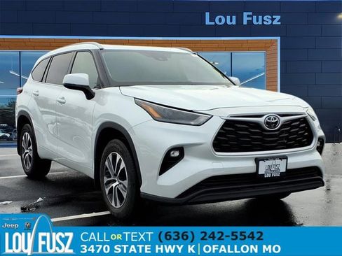 Used 2022 Toyota Highlander XLE image 1
