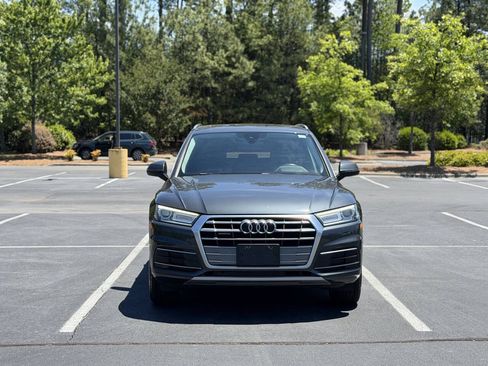 Used 2019 Audi Q5 2.0T Premium w/ Convenience Package AWD/4WD image 2