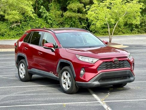 Used 2019 Toyota RAV4 XLE FWD image 11