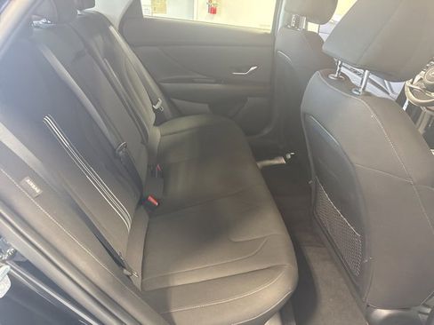 Used 2025 Hyundai Elantra SEL image 18