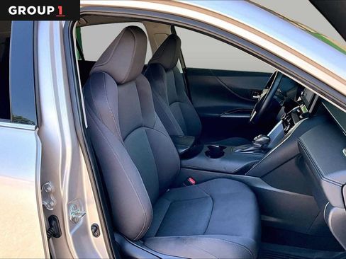 Used 2023 Toyota Venza LE AWD/4WD image 8