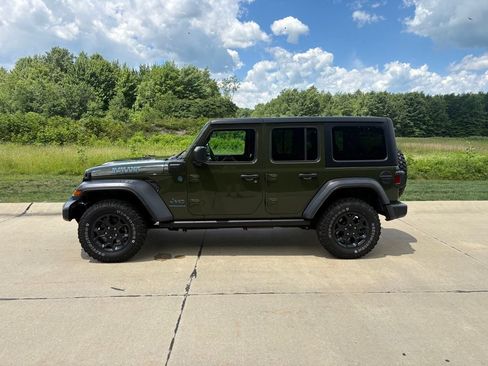 Used 2023 Jeep Wrangler Unlimited w/ Convenience Group AWD/4WD image 6
