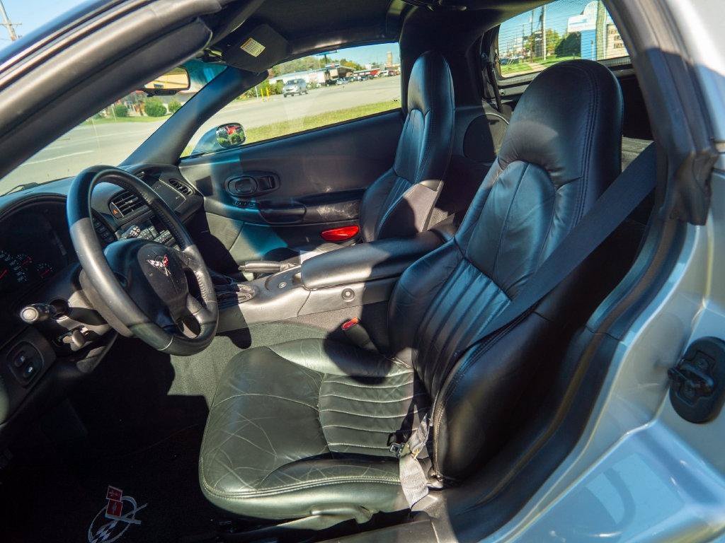 Used 1997 Chevrolet Corvette Coupe w/ Memory Pkg RWD image 10