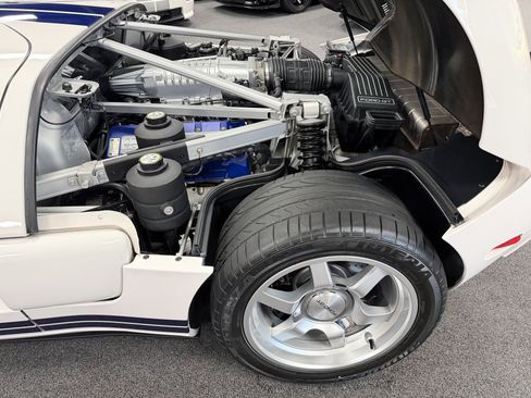 Used 2005 Ford GT RWD image 17