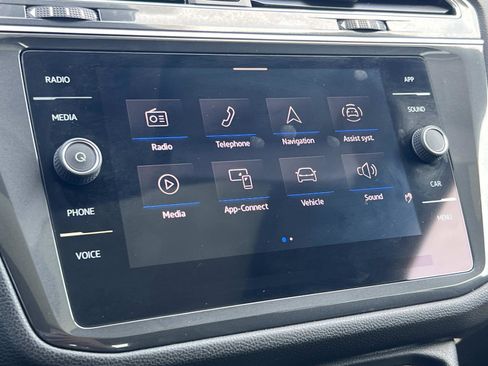 Certified 2022 Volkswagen Tiguan SE w/ Panoramic Sunroof Package image 13