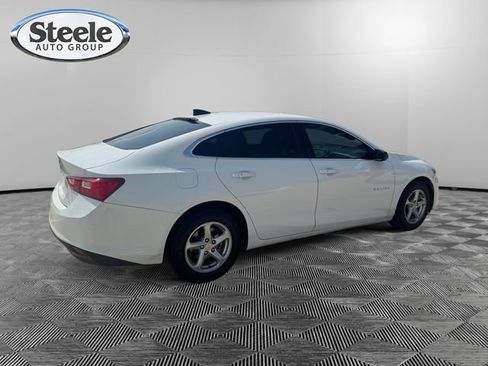 Used 2018 Chevrolet Malibu LS w/ LPO, Convenience Package 2 FWD image 5